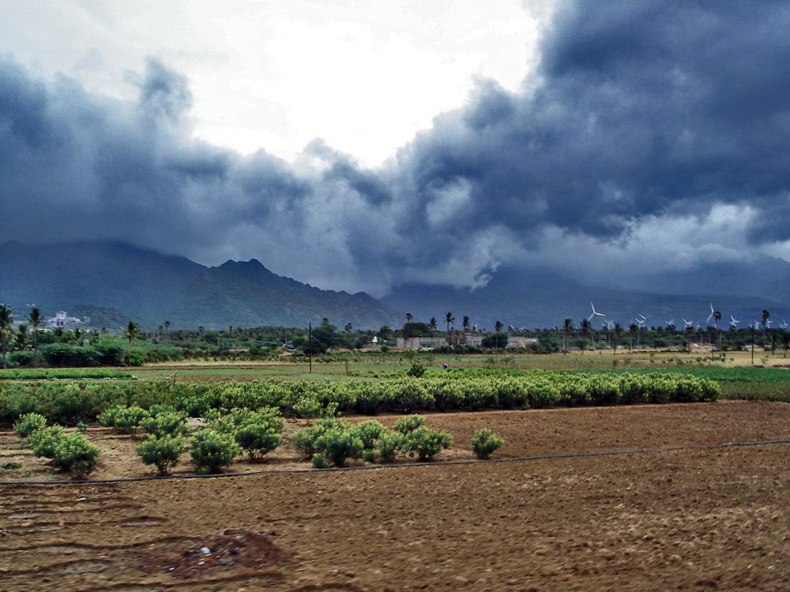 Monsoon_clouds_near_Nagercoil.jpg