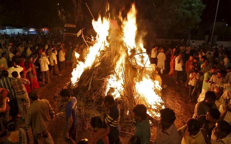 holi1.jpg